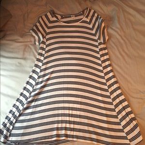 Petite old navy & white striped dress (M)